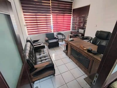 دفتر ۹۵ متری سه خواب بر اصلی ، بسیار مناسبِ اداری